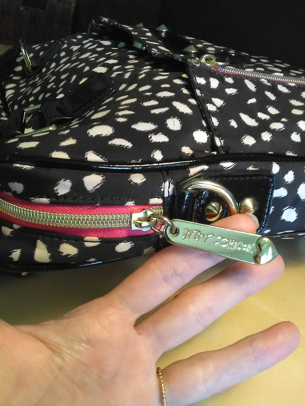 LK. NEW BETSEY JOHNSON LAPTOP BAG Black & White Spotted & PINK TRIM GRAFFITI